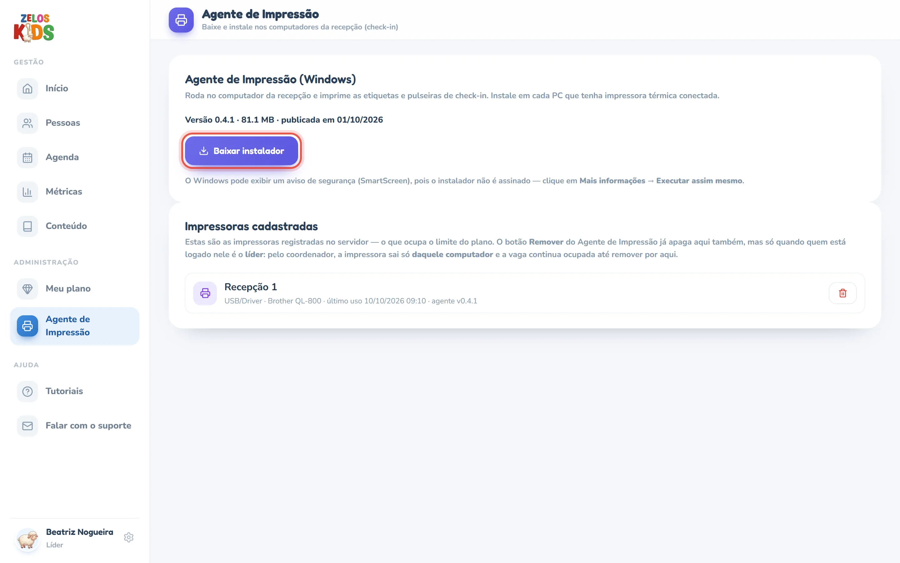 Tela Agente de Impressão do painel vista pela líder: o painel Agente de Impressão (Windows) com a explicação de que ele roda no computador da recepção, a linha Versão 0.4.1 com o tamanho e a data de publicação, o botão roxo Baixar instalador (destacado) e o aviso de que o Windows pode exibir um alerta de segurança do SmartScreen; abaixo, o painel Impressoras cadastradas com a explicação da lista e a linha da impressora Recepção 1 — tipo de ligação, nome usado para imprimir, data do último uso e agente v0.4.1 — e o botão de lixeira vermelha no fim da linha.