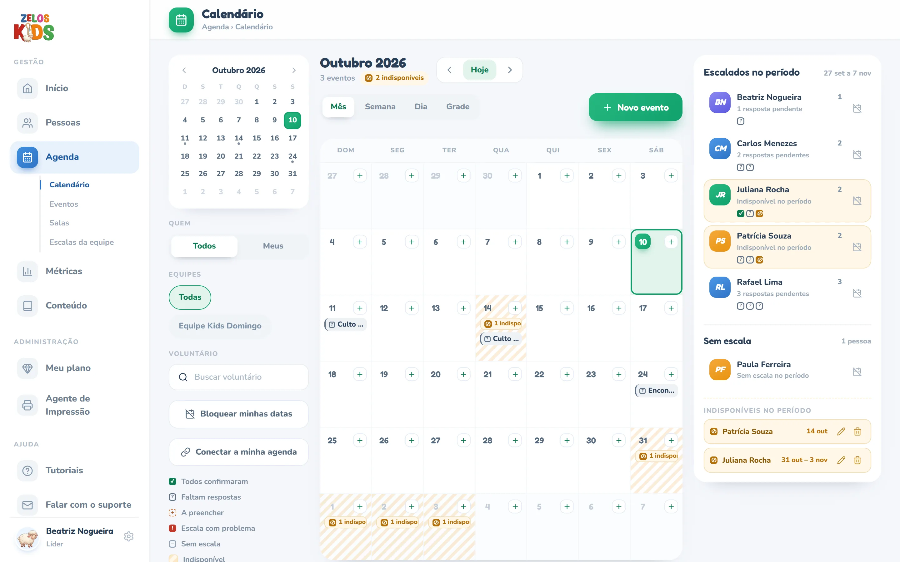 Calendário do painel na visão Mês, com o caminho Agenda › Calendário: à esquerda, o mini calendário de outubro de 2026, os filtros Quem (Todos | Meus), Equipes e Voluntário, os botões Bloquear minhas datas e Conectar a minha agenda e a legenda das cores; no centro, o título Outubro 2026 com 3 eventos e o selo âmbar 2 indisponíveis, as setas com Hoje, o seletor Mês, Semana, Dia e Grade, o botão Novo evento e a matriz do mês com o dia 10 marcado, os eventos em etiquetas dentro dos dias 11, 14 e 24 e os dias com bloqueio hachurados com o selo de indisponível; à direita, a coluna Escalados no período, com as pessoas escaladas e as bolinhas de resposta, a seção Sem escala com Paula Ferreira e a lista Indisponíveis no período com Patrícia Souza (14 out) e Juliana Rocha (31 out – 3 nov), cada uma com o lápis e a lixeira.