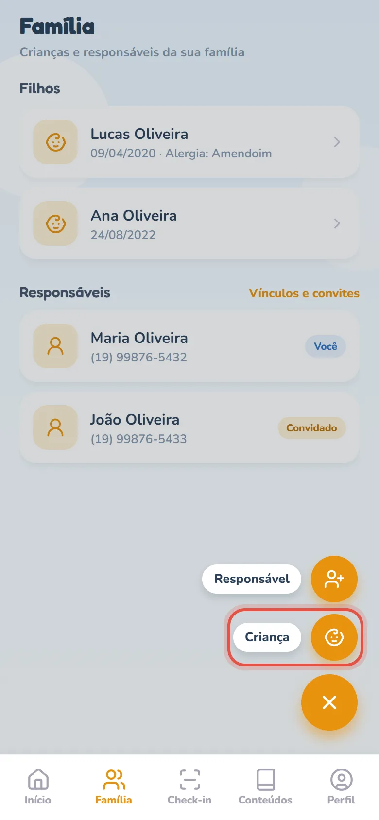 Aba Família do app, com a lista Filhos e o botão + aberto mostrando as opções Responsável e Criança.