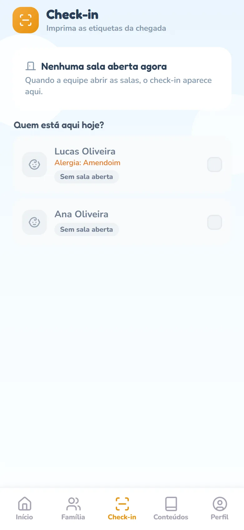 Aba Check-in mostrando o aviso Nenhuma sala aberta agora acima da lista Quem está aqui hoje?, com os filhos marcados como Sem sala aberta
