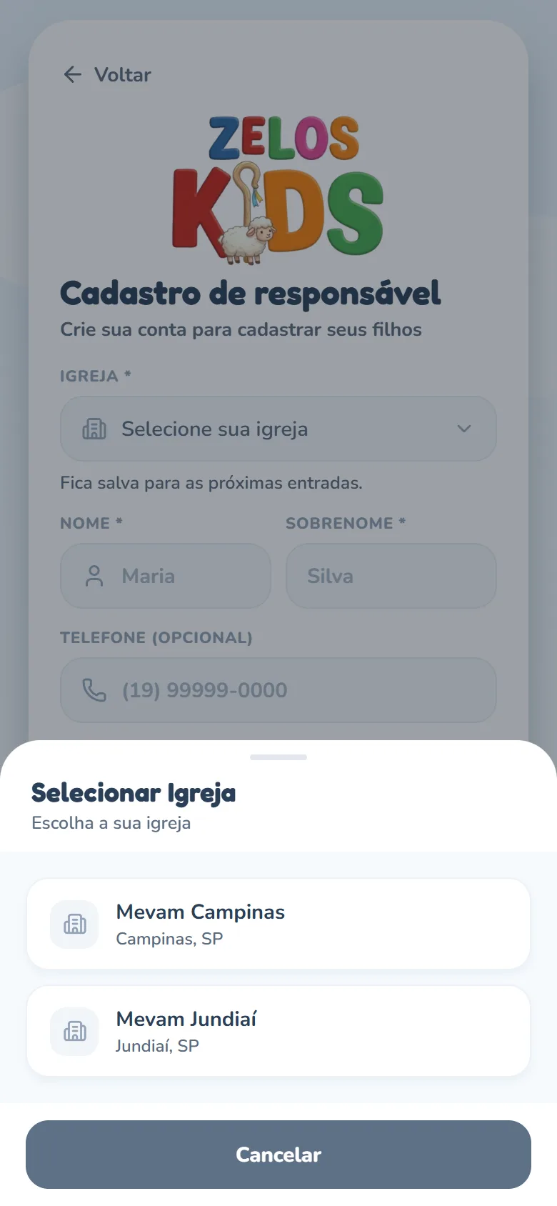 Folha Selecionar Igreja aberta sobre o cadastro, com o subtítulo Escolha a sua igreja, listando as igrejas em ordem alfabética com o nome e, abaixo, cidade e estado