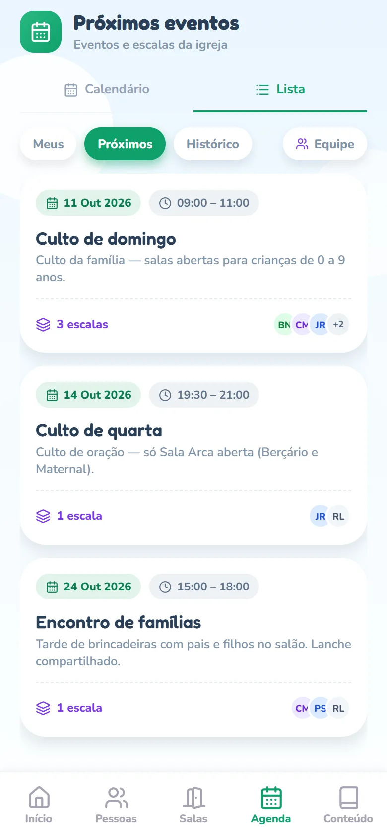 A mesma aba no modo Lista, com o título Próximos eventos, os chips Meus, Próximos e Histórico, o chip Equipe e os cards dos eventos.